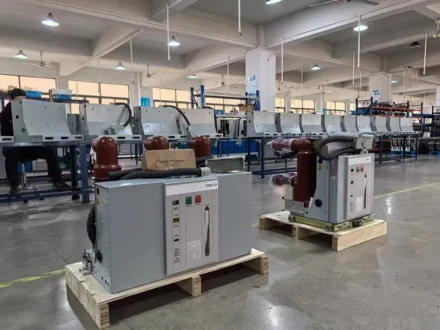 Reeuini vacuum circuit breaker workshop vcb 1