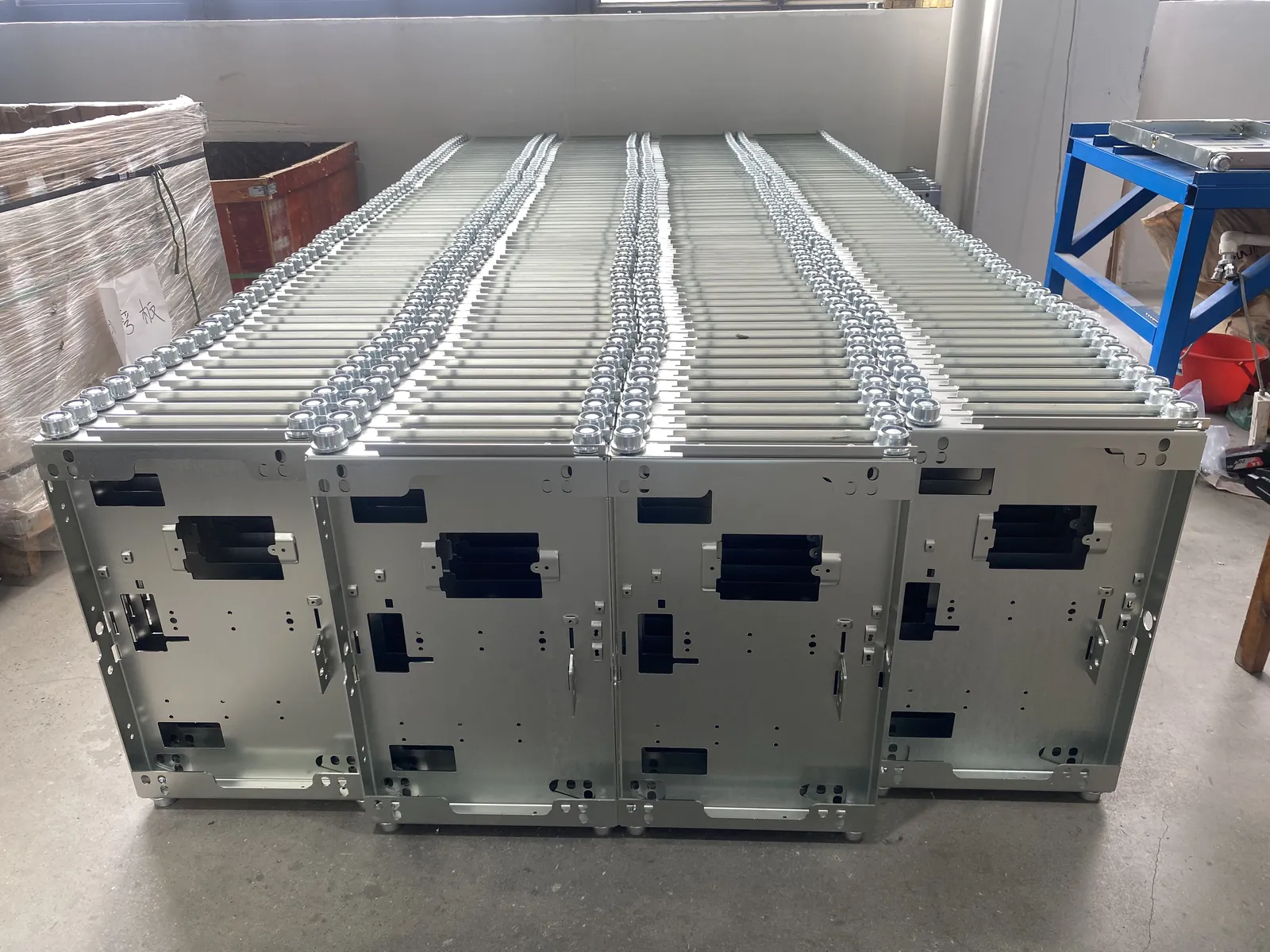 Circuit breaker chassis trucks organized in the production workshop
