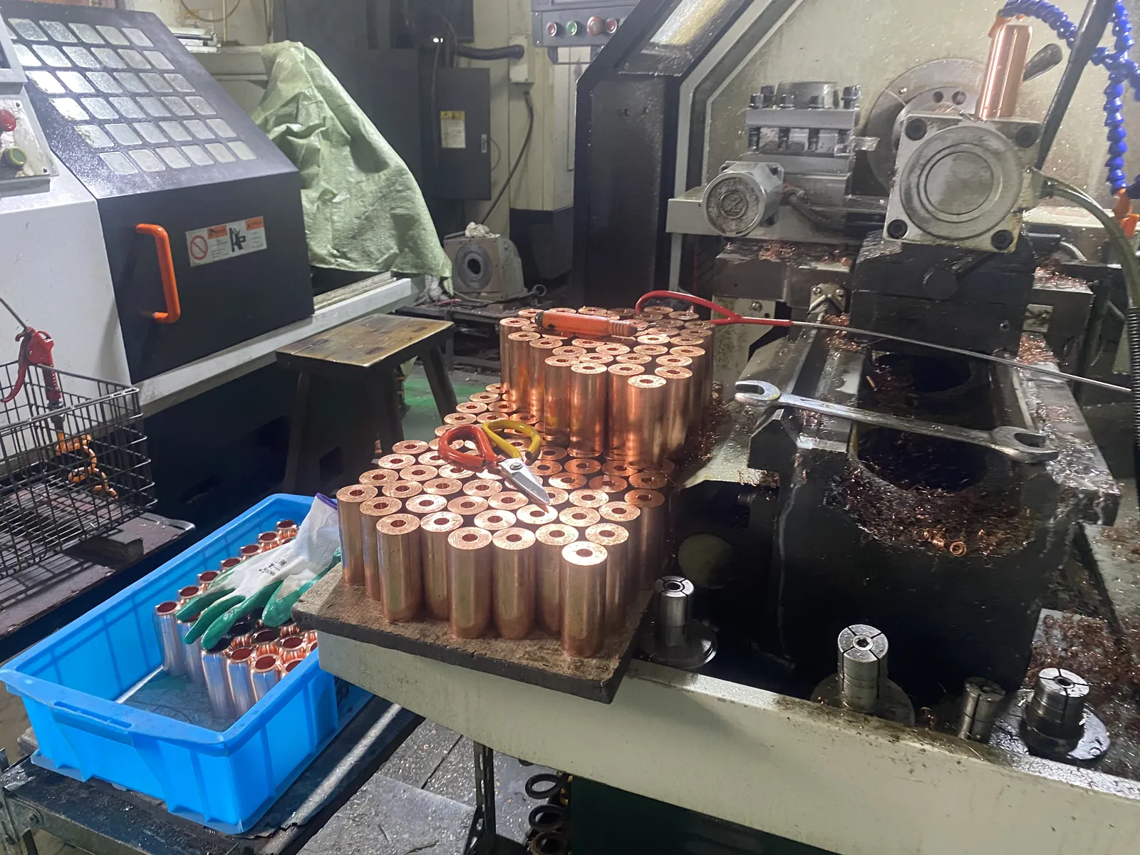 Machined copper contact parts prepared beside a turning machine