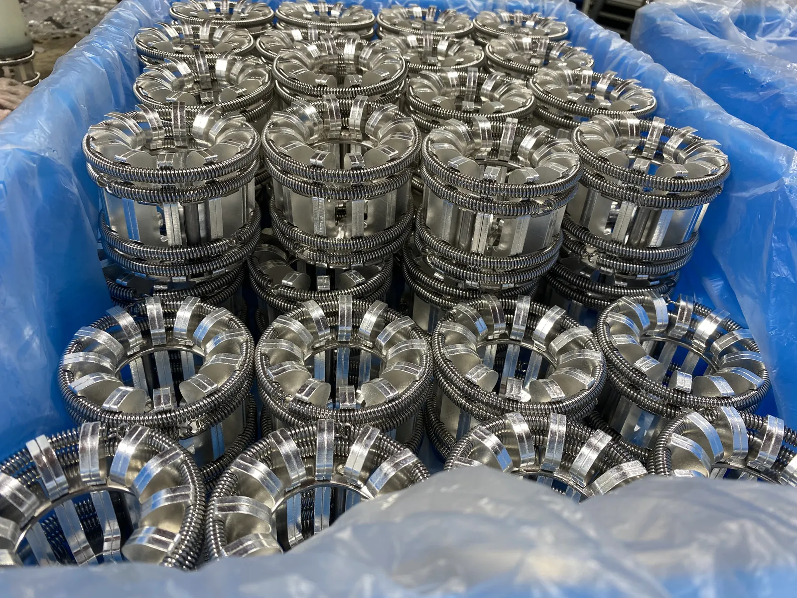 Finished tulip contacts for medium-voltage circuit breakers